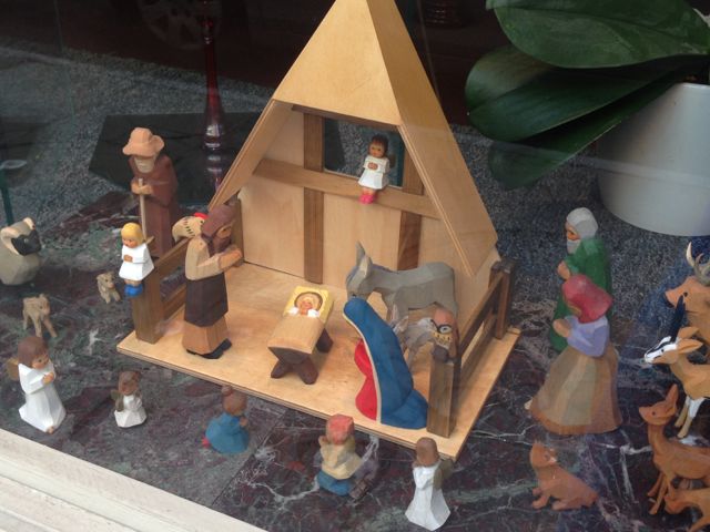 photo of New Orleans gift shop window nativity set