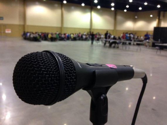 microphone in large auditorium 
