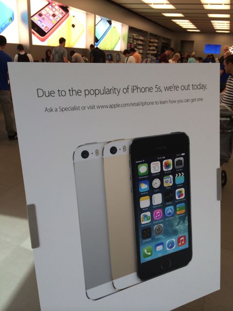 iPhone 5s out of stock sign at Apple Store